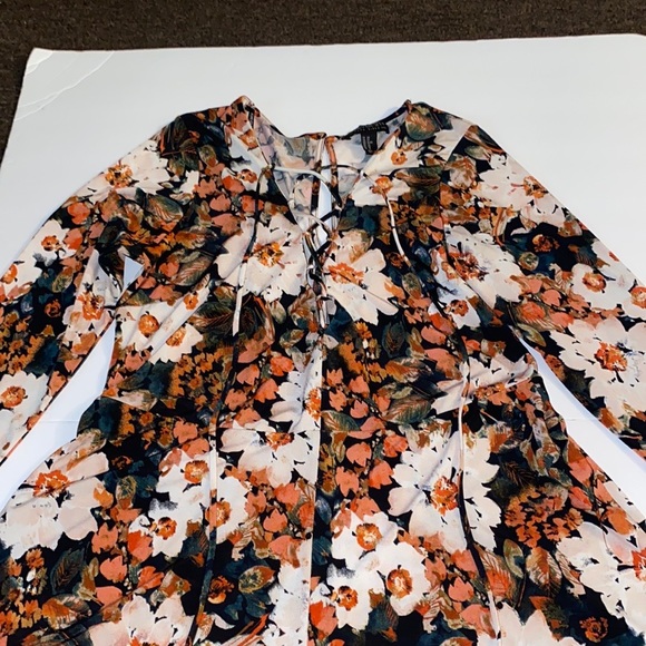 Floral short romper - Picture 5 of 8